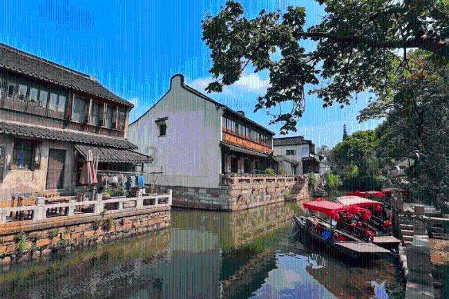 村民在庙里找到一本族谱,专家发现祖先是皇帝,主动上交荣获锦旗